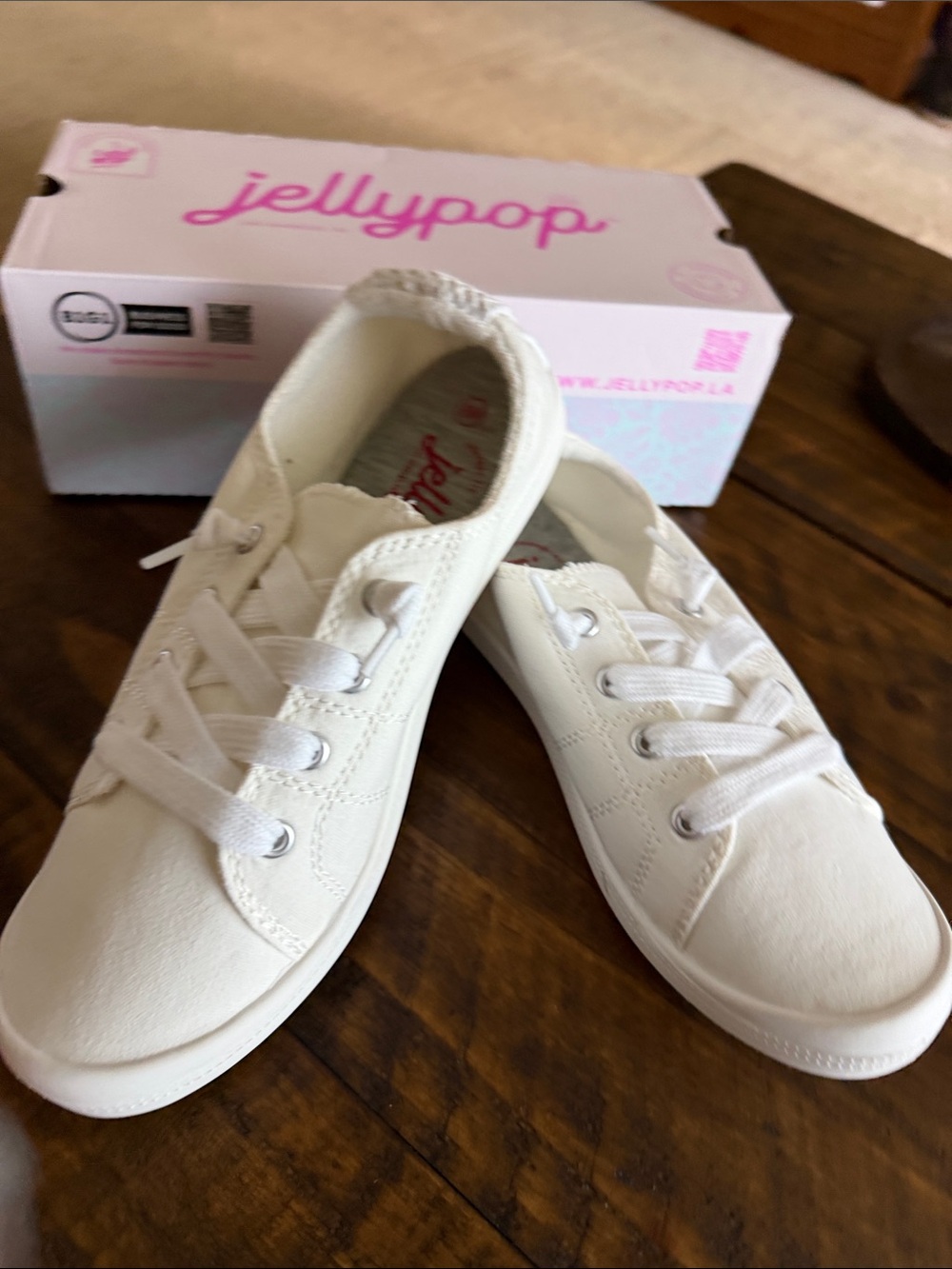 Jellypop Women's Off-White Canvas Low-Top Lace-Up Sneakers